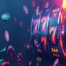 luckypoint platform တွင် KBZPay ဖြင့် MMK ကျပ်ငွေ မြန်ဆန်စွာ ငွေထုတ်နေသည့် မြန်မာ ကစားသမားတစ်ဦး၏ မြင်ကွင်း