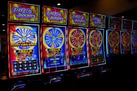 Evolution Gaming နှင့် Pragmatic Play live dealer table ဂိမ်းများ ပြသမှု